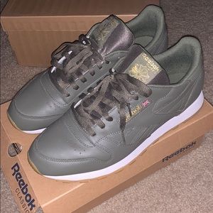 Reebok Classic Hunter Green(Army Green)/Gum